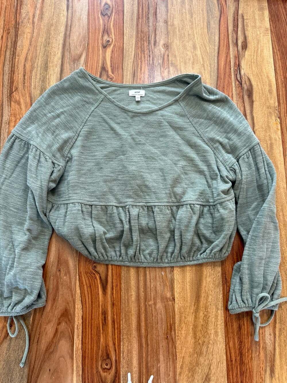 Aerie Green Long Sleeve Cropped Top with Ruffle Hem/Tied Cuffs XS